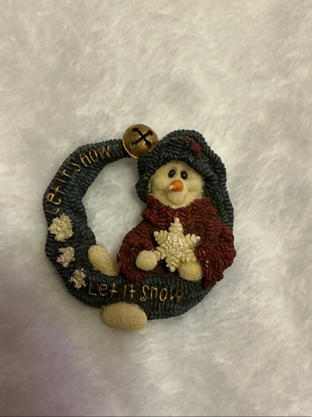 Brooch Holiday Snowman Wreath- Red and Cream